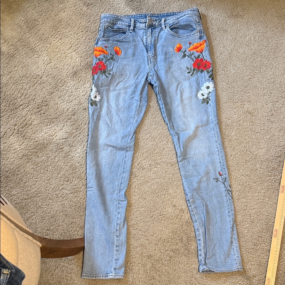 Levi’s skinny Light Blue Floral Embroidered Women’s Jeans Sz 30